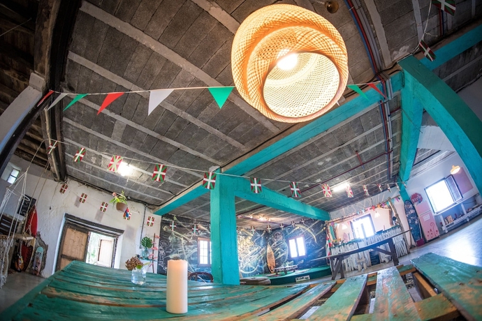 Imagen de los interiores del Hotel Surf Camp San Sebastian. Foto 15