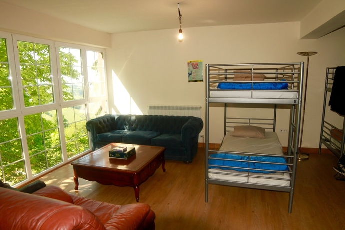 Imagen de la habitación del Hotel Surf Camp San Sebastian. Foto 10