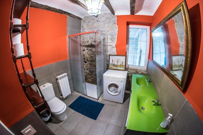 Imagen de la habitación del Hotel Surf Camp San Sebastian. Foto 12