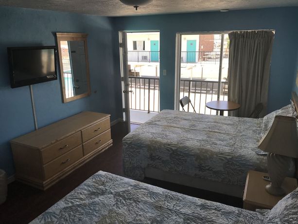 Imagen de la habitación del Hotel Surf Comber Motel. Foto 13