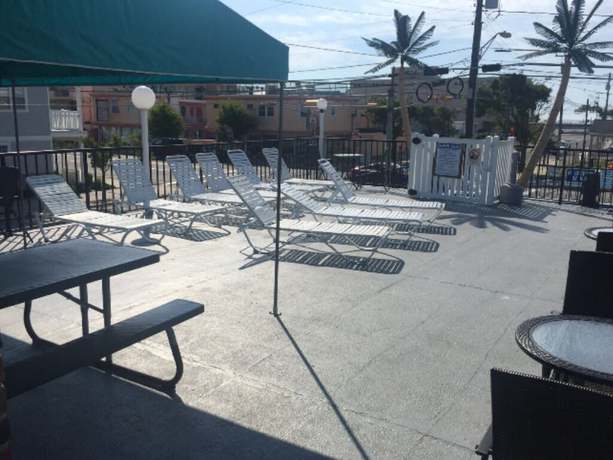 Imagen de los exteriores del Hotel Surf Comber Motel. Foto 17