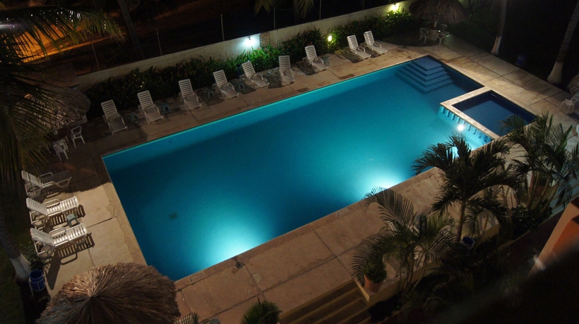 Imagen de la piscina del Hotel Surf Olas Altas. Foto 10