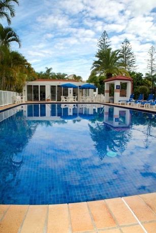 Imagen de la piscina del Hotel Surf Parade Resort. Foto 17