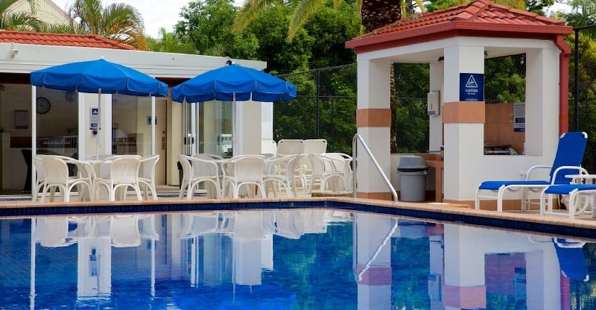 Imagen de la piscina del Hotel Surf Parade Resort. Foto 18