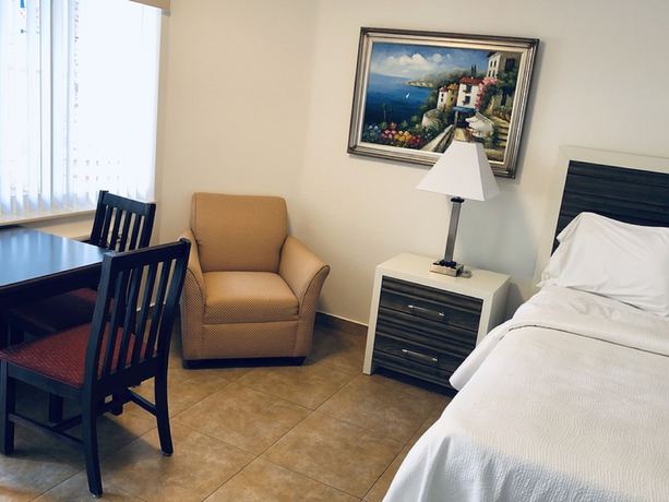 Imagen de la habitación del Hotel Surf Side Resort. Foto 5