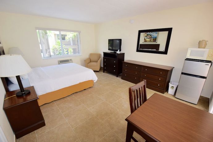 Imagen de la habitación del Hotel Surf Side Resort. Foto 13