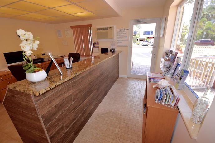 Imagen de los interiores del Hotel Surf Side Resort. Foto 20