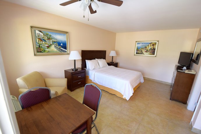 Imagen de la habitación del Hotel Surf Side Resort. Foto 17