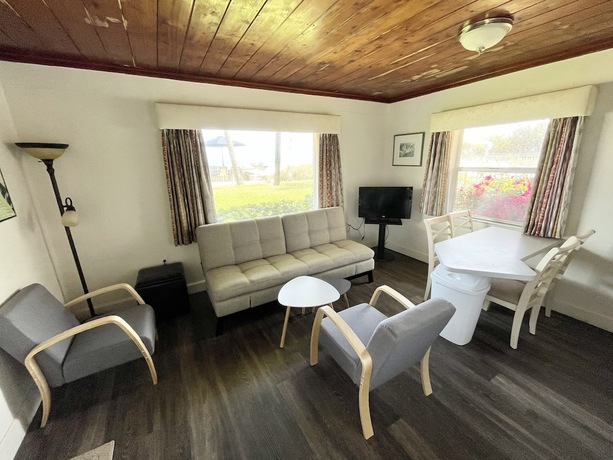Imagen de la habitación del Hotel Surf Studio Beach Resort. Foto 15