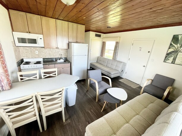 Imagen general del Hotel Surf Studio Beach Resort. Foto 10