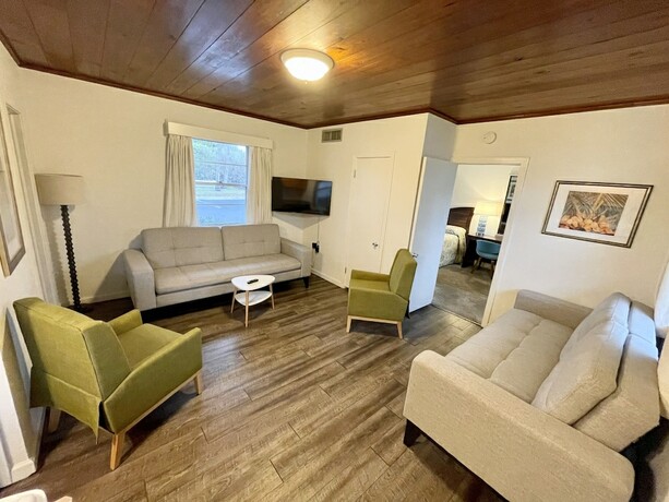 Imagen de la habitación del Hotel Surf Studio Beach Resort. Foto 18