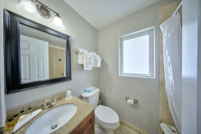 Imagen general del Hotel Surf and Sand. Foto 6