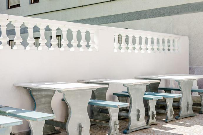 Imagen de los exteriores del Hotel Surfances. Foto 9