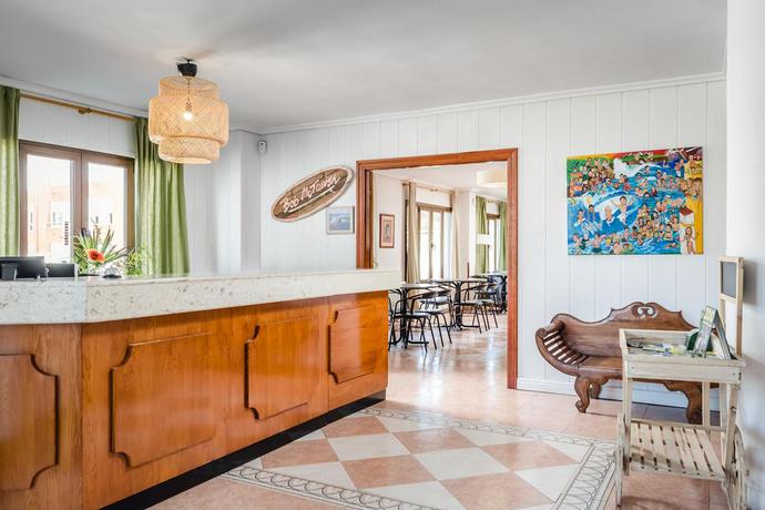 Imagen de los interiores del Hotel Surfances. Foto 11