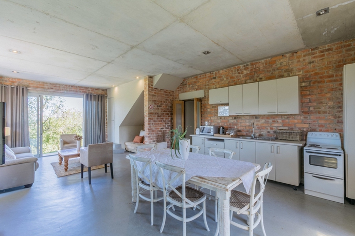 Imagen del bar/restaurante del Hotel Surfari Accommodation and Venue. Foto 8