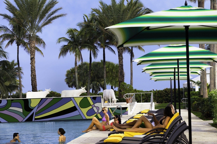 Imagen de la piscina del Hotel Surfcomber A Kimpton. Foto 17