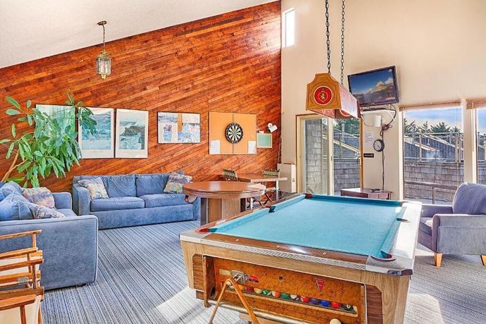 Imagen de los interiores del Hotel Surfcrest Resort. Foto 17