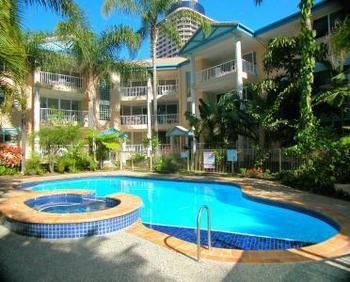 Imagen de la piscina del Hotel Surfers Beach Holiday Apartments. Foto 7