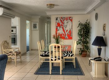 Imagen de la habitación del Hotel Surfers Century Oceanside Apartments. Foto 5