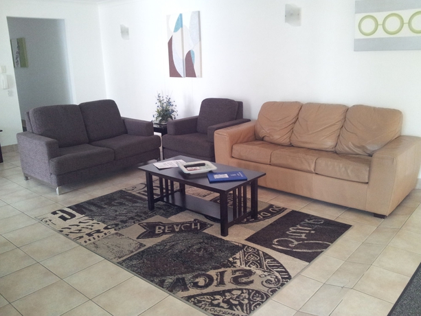 Imagen de los interiores del Hotel Surfers Chalet. Foto 5