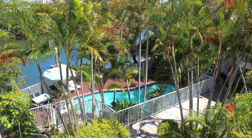 Imagen de la piscina del Hotel Surfers Del Rey. Foto 8