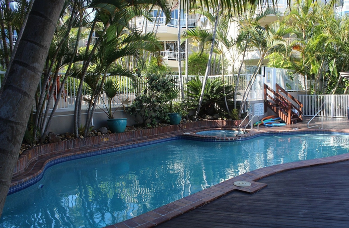 Imagen de la piscina del Hotel Surfers Del Rey. Foto 9