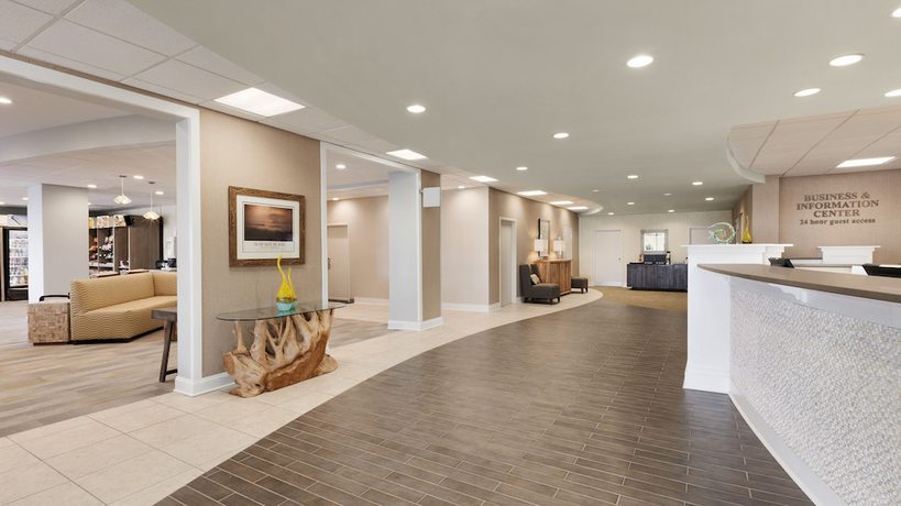 Imagen de los interiores del Hotel Surfside Beach Oceanfront. Foto 16