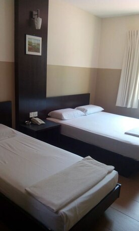 Imagen de la habitación del Hotel Suria. Foto 17