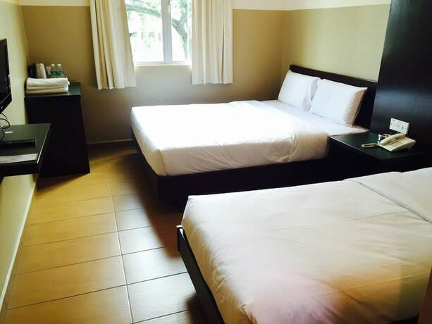 Imagen de la habitación del Hotel Suria. Foto 20