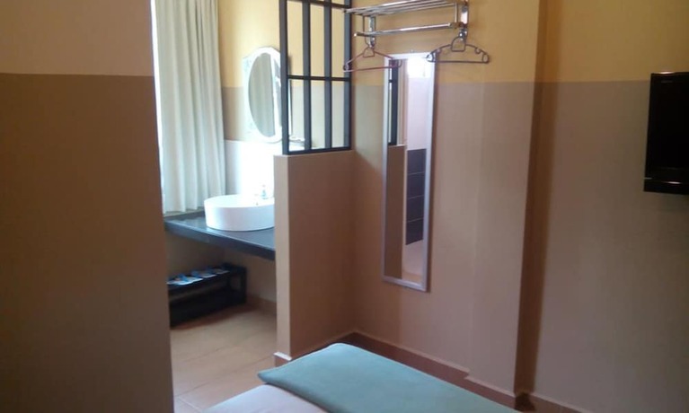 Imagen de la habitación del Hotel Suria. Foto 21