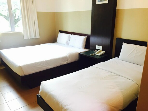 Imagen de la habitación del Hotel Suria. Foto 27