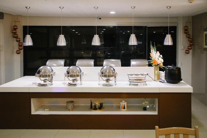 Imagen del bar/restaurante del Hotel Surigao Royal Regency Suites. Foto 2