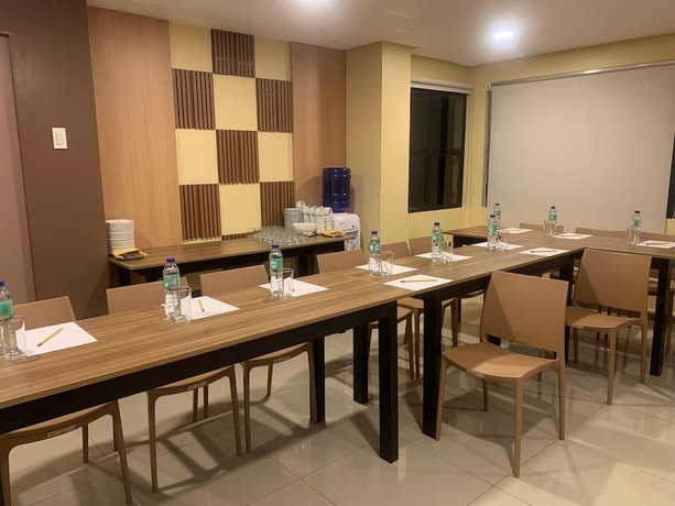 Imagen del bar/restaurante del Hotel Surigao Royal Regency Suites. Foto 5