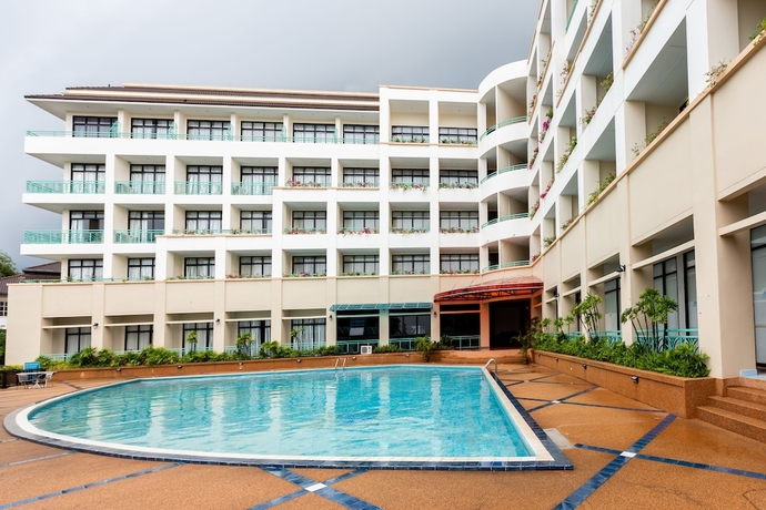 Imagen de la piscina del Hotel Surin Majestic. Foto 19