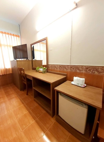Imagen de la habitación del Hotel Suriwong Chumphon. Foto 7