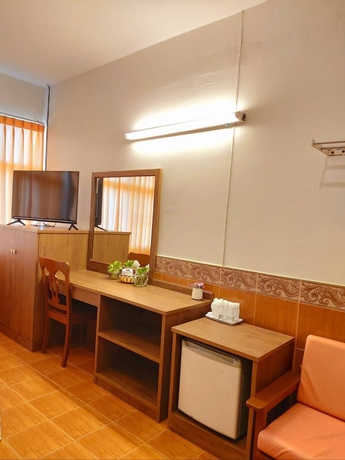 Imagen de la habitación del Hotel Suriwong Chumphon. Foto 8