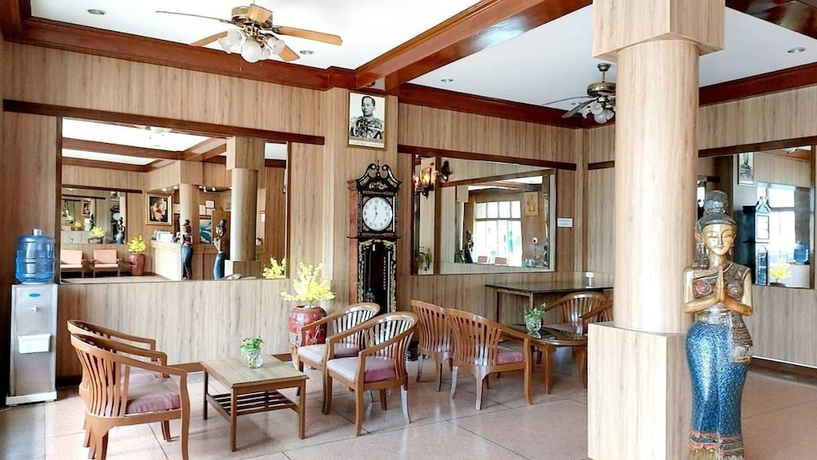 Imagen de los interiores del Hotel Suriwong Chumphon. Foto 12