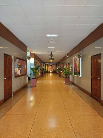 Imagen de los interiores del Hotel Suriwong Chumphon. Foto 16