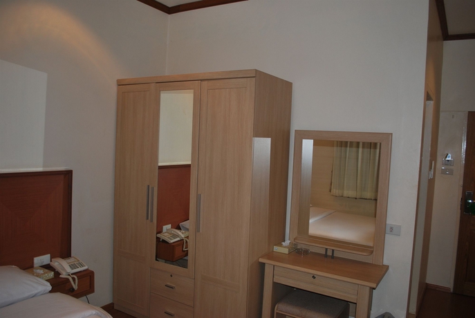 Imagen de la habitación del Hotel Suriwongse. Foto 4