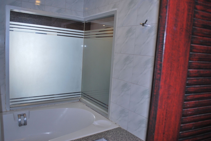 Imagen de la habitación del Hotel Suriwongse. Foto 9