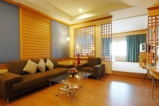 Imagen de la habitación del Hotel Suriwongse Tower Inn. Foto 6