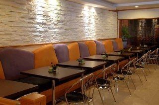 Imagen del bar/restaurante del Hotel Suriwongse Tower Inn. Foto 5