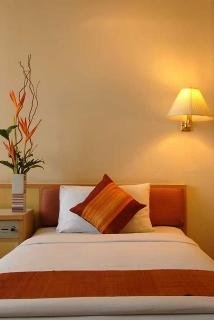 Imagen de la habitación del Hotel Suriwongse Tower Inn. Foto 8