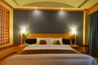 Imagen de la habitación del Hotel Suriwongse Tower Inn. Foto 9