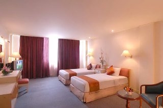 Imagen de la habitación del Hotel Suriwongse Tower Inn. Foto 11