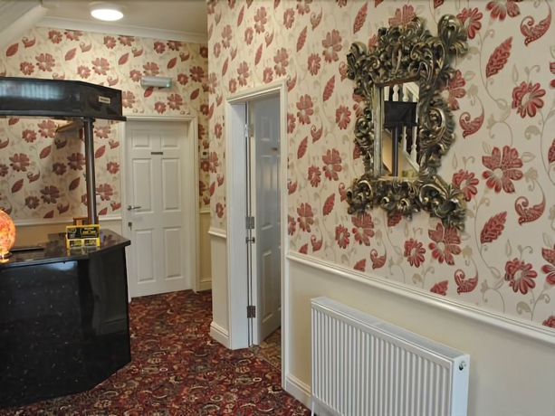 Imagen de los interiores del Hotel Surrey House. Foto 17