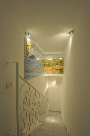Imagen de la habitación del Hotel Surriento Suites. Foto 4