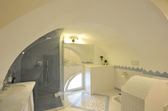 Imagen de la habitación del Hotel Surriento Suites. Foto 5