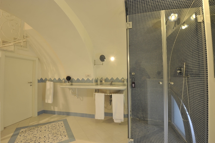 Imagen de la habitación del Hotel Surriento Suites. Foto 11