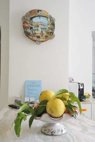 Imagen de la habitación del Hotel Surriento Suites. Foto 15